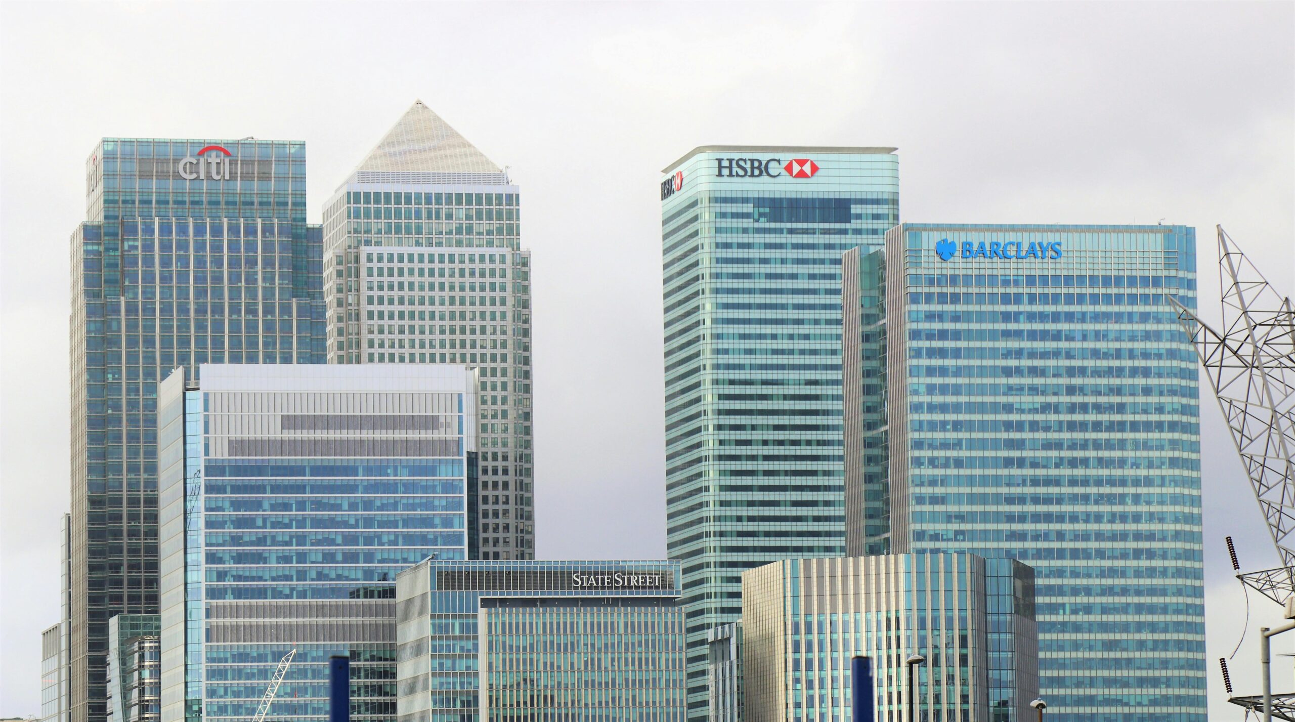 why traditional banks should stop trying to innovate and partner with fintechs instead